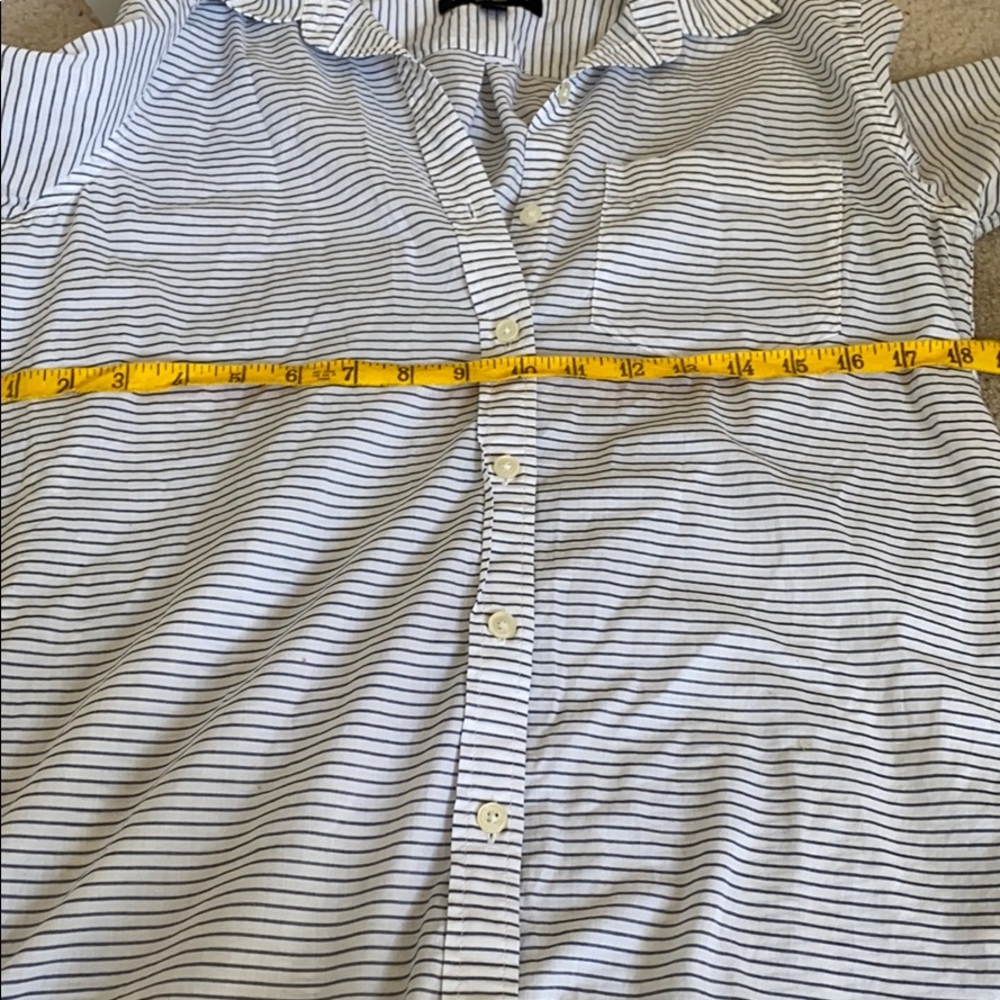 🥭 (4 for $15) Long Striped Button Down Banana Republic - Picture 3 of 7
